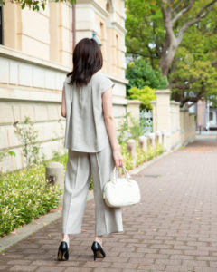 モデル後ろ姿写真