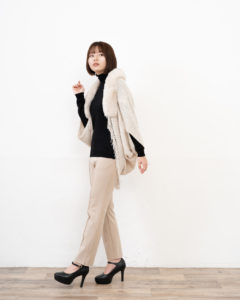 ケープモデル着用全身横向き写真